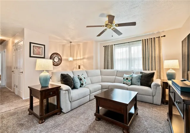 4th image of 204 Manor Dr, Pleasant Hills, PA 15236 | MLS# 1761164