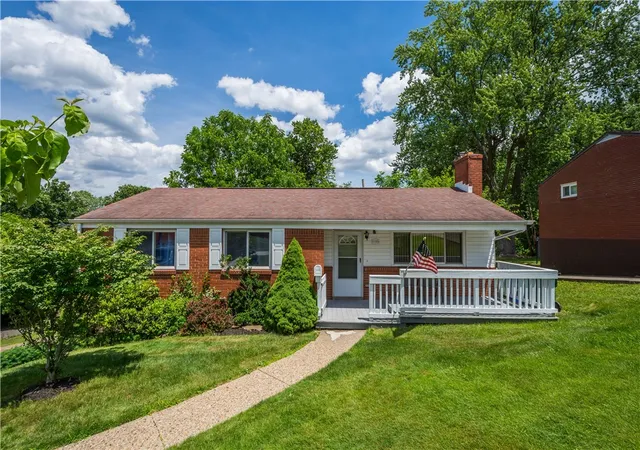 Homes for sale in Whitehall, PA | 5185 Caste Dr, Whitehall, PA 15236 | MLS# 1761691