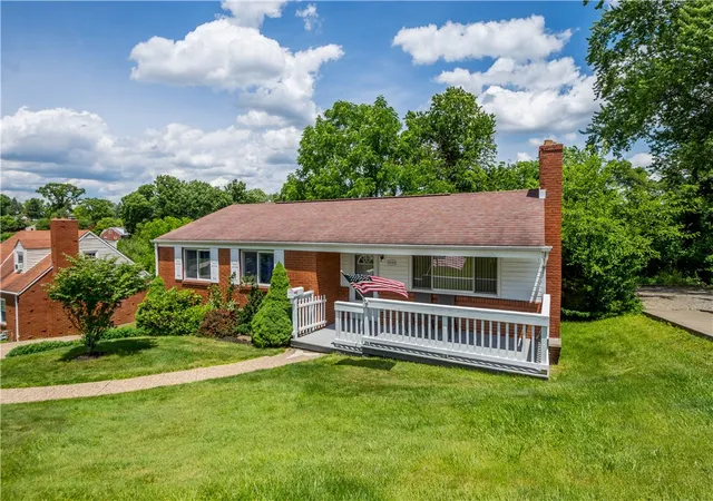 Homes for sale in Whitehall, PA | 5185 Caste Dr, Whitehall, PA 15236 | MLS# 1761691