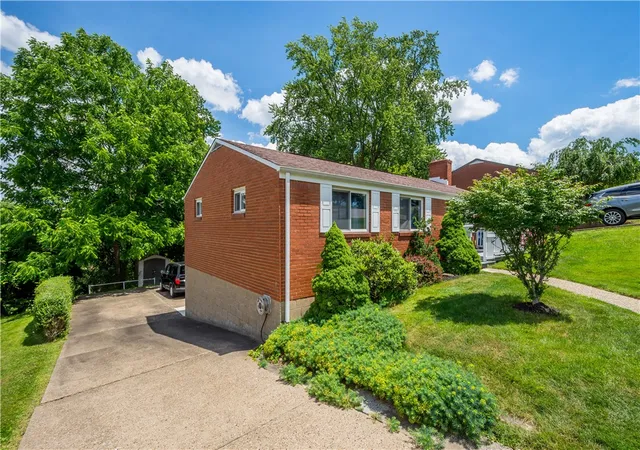 3rd image of 5185 Caste Dr, Pittsburgh, PA 15236 | MLS# 1761691