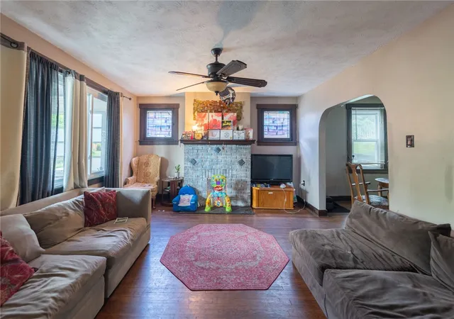 Homes for sale in Marshall Shadeland, PA | 1425 Forsythe St, Marshall Shadeland, PA 15212 | MLS# 1761123