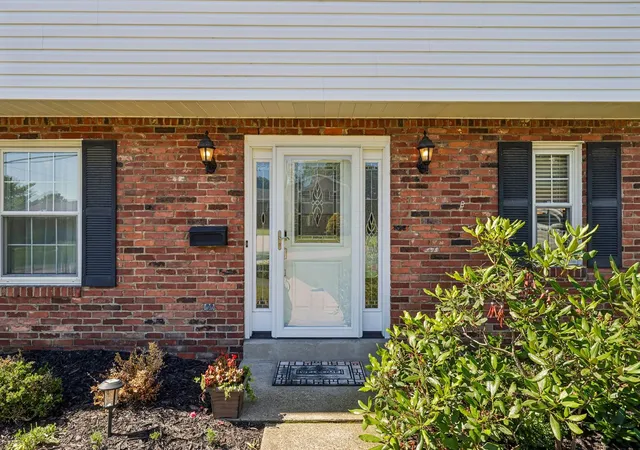 3rd image of 1021 Balmoral Dr, Pittsburgh, PA 15237 | MLS# 1761941