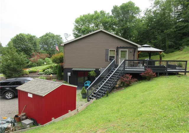 Homes for sale in Economy, PA | 3118 Conway Wallrose Rd, Economy, PA 15005 | MLS# 1761814