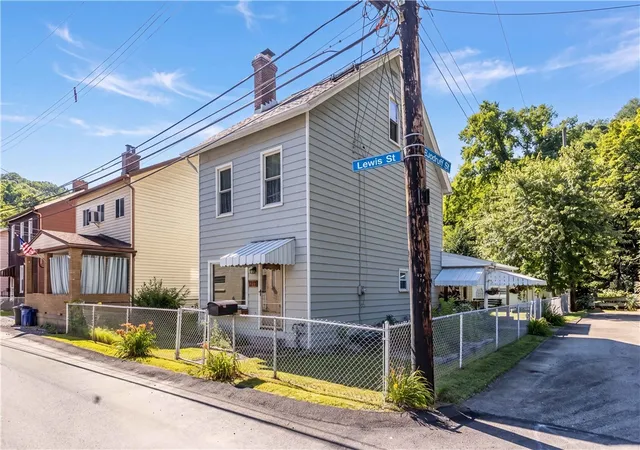 Homes for sale in Mt Washington, PA | 1271 Lewis St, Mt Washington, PA 15220 | MLS# 1761210