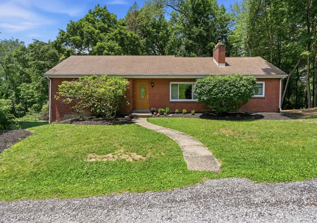 Homes for sale in Sewickley, PA | 2515 Mckinney Rd, Sewickley, PA 15143 | MLS# 1761992