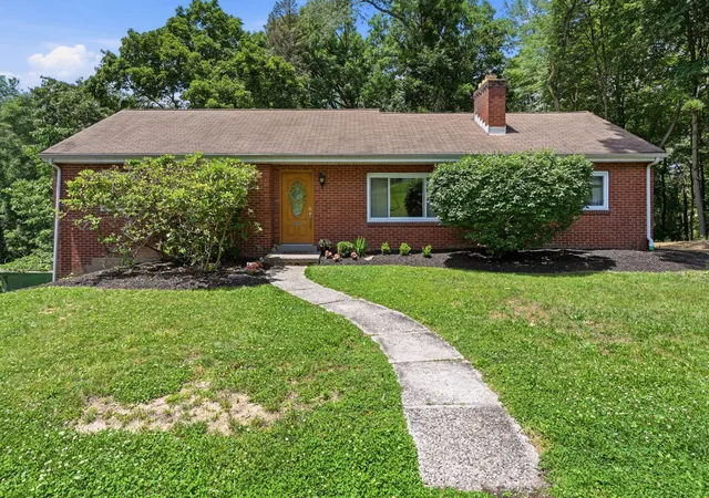 Homes for sale in Sewickley, PA | 2515 Mckinney Rd, Sewickley, PA 15143 | MLS# 1761992