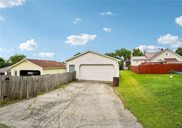 Photo 3 of Sale Pending at 926 Hazel St, New Castle, PA 16101 | MLS# 1761994 | Listing updated on 2026-07-10