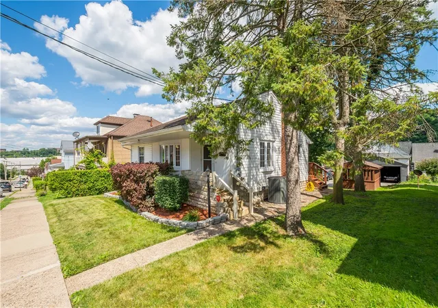 2nd image of 510 Chartiers Ave, Canonsburg, PA 15317 | MLS# 1761711