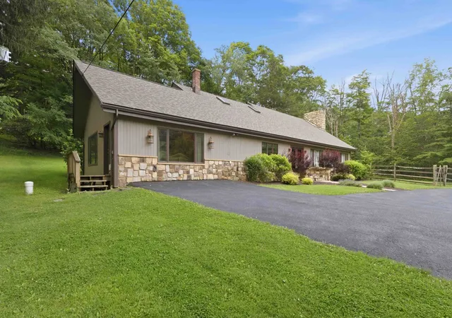 3rd image of 129 Chestnut Hill Ln, Seven Springs Resort, PA 15622 | MLS# 1762055