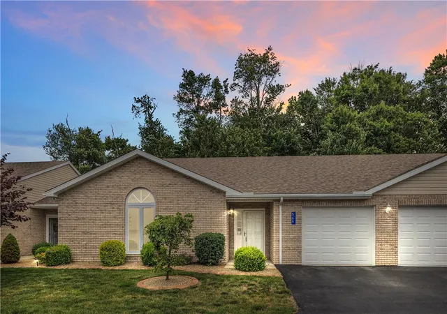 Homes for sale in Derry Twp, PA | 565 Sunview Cir, Derry Twp, PA 15650 | MLS# 1762046