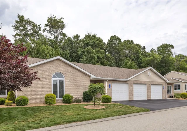 Homes for sale in Derry Twp, PA | 565 Sunview Cir, Derry Twp, PA 15650 | MLS# 1762046