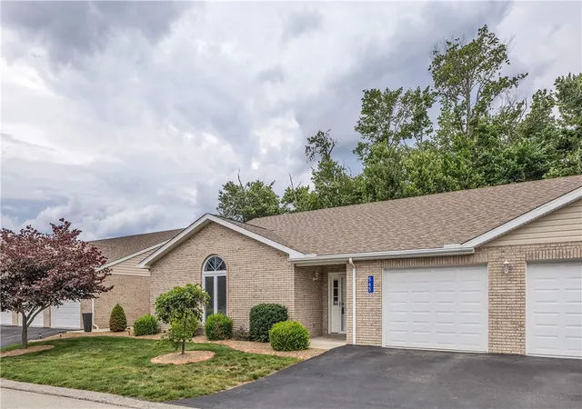 Homes for sale in Derry Twp, PA | 565 Sunview Cir, Derry Twp, PA 15650 | MLS# 1762046