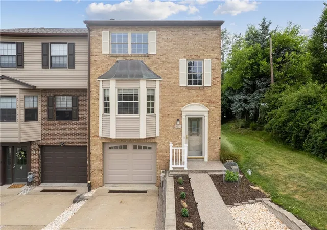 Homes for sale in Whitehall, PA | 5131 Daube Dr, Whitehall, PA 15236 | MLS# 1761920