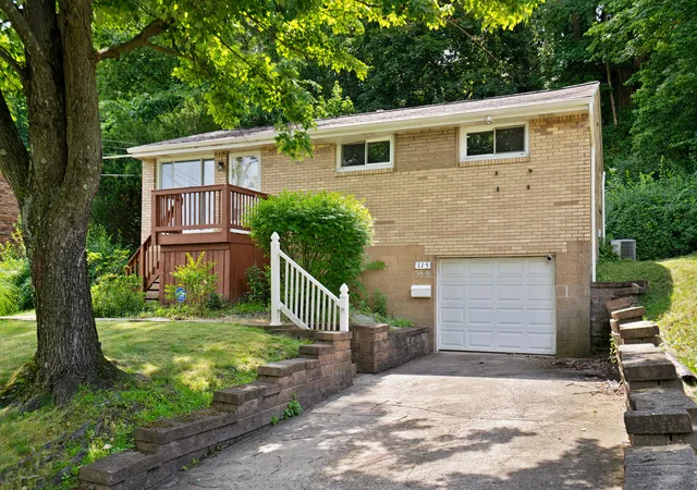 2nd image of 115 Elias Dr, Penn Hills, PA 15235 | MLS# 1762088