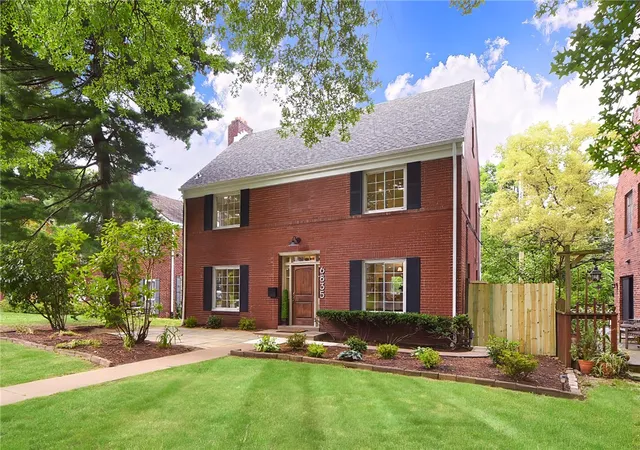 2nd image of 6835 Penham Pl, Point Breeze, PA 15208 | MLS# 1761961