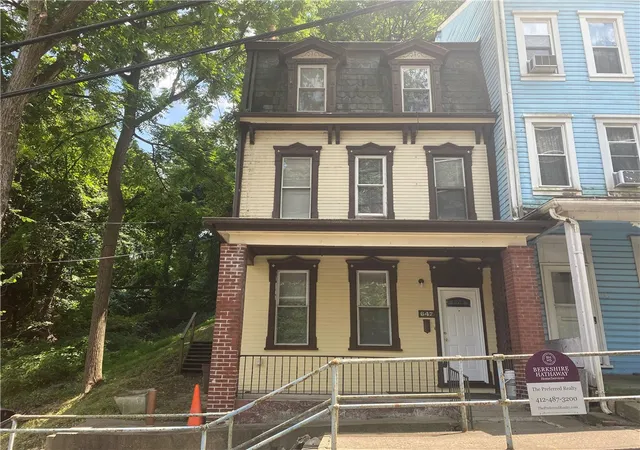 Homes for sale in Central North Side, PA | 647 Rising Main Ave, Central North Side, PA 15212 | MLS# 1761444