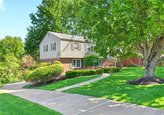 Homes for sale in Franklin Park, PA | 2545 Matterhorn Dr, Franklin Park, PA 15090 | MLS# 1762098