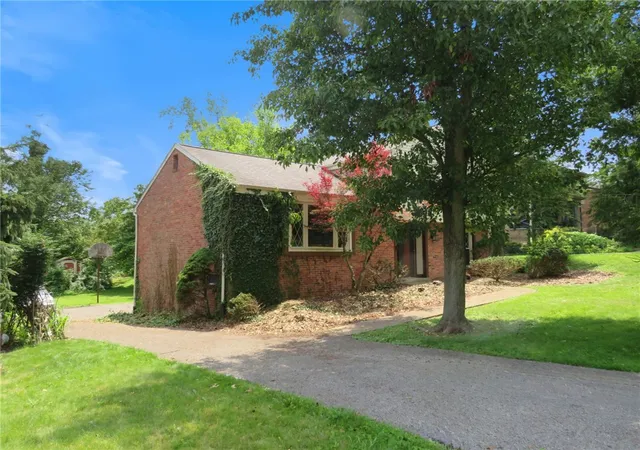 2nd image of 171 Cassia Dr, Clairton, PA 15025 | MLS# 1762010