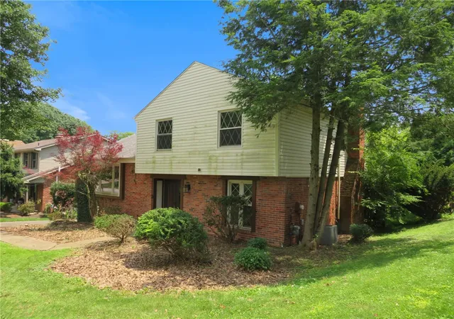 3rd image of 171 Cassia Dr, Clairton, PA 15025 | MLS# 1762010