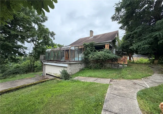 Homes for sale in Crafton Heights, PA | 905 Ringgold St, Crafton Heights, PA 15220 | MLS# 1761844