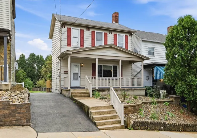 Photo 1 of Single family home for sale at 311 Sweetbriar St, Mt Washington, PA 15211 | MLS# 1762130 | Listing updated on 2026-09-24