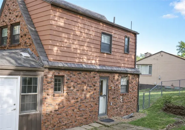 2nd image of 230 Broadway Dr, Pittsburgh, PA 15236 | MLS# 1762112