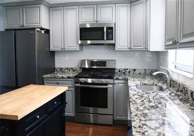 3rd image of 230 Broadway Dr, Pittsburgh, PA 15236 | MLS# 1762112