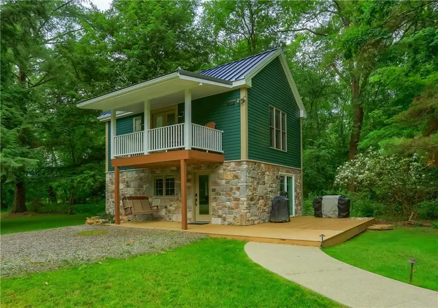 Homes for sale in Franklin Twp, PA | 482 Shadyrest Rd, Franklin Twp, PA 16117 | MLS# 1762012