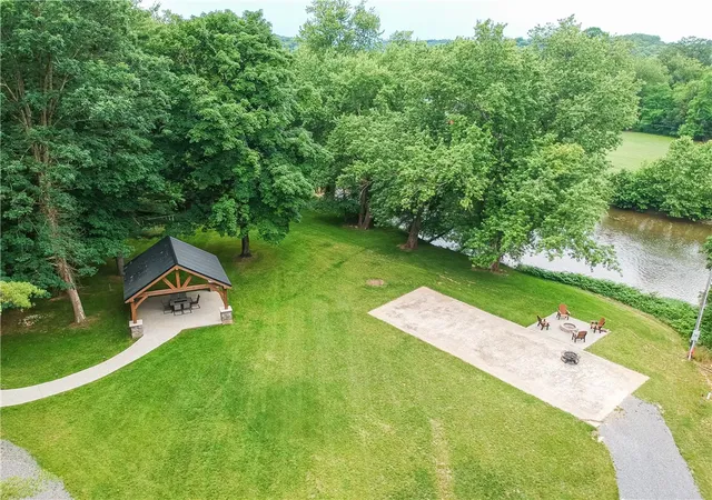 Homes for sale in Franklin Twp, PA | 482 Shadyrest Rd, Franklin Twp, PA 16117 | MLS# 1762012