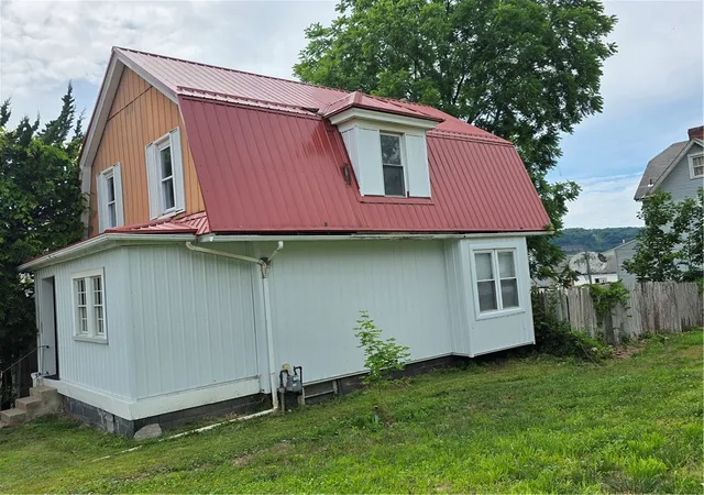 2nd image of 121 Catalpa Street, New Kensington, PA 15068 | MLS# 1762142