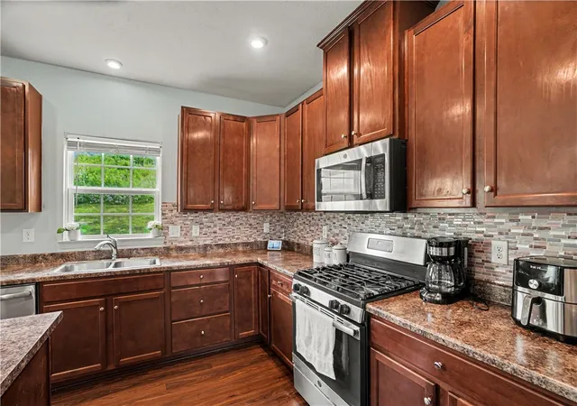 3rd image of 370 Greene Dr, Clairton, PA 15025 | MLS# 1761496