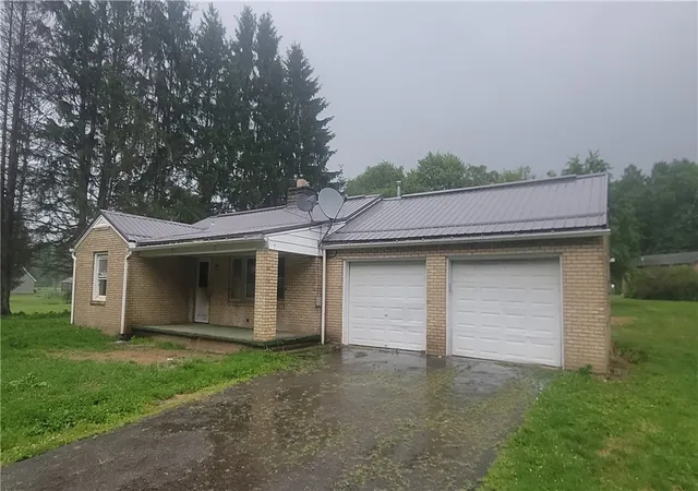 Homes for sale in Perry Twp, PA | 5586 Doc Walker Rd, Perry Twp, PA 16049 | MLS# 1762149