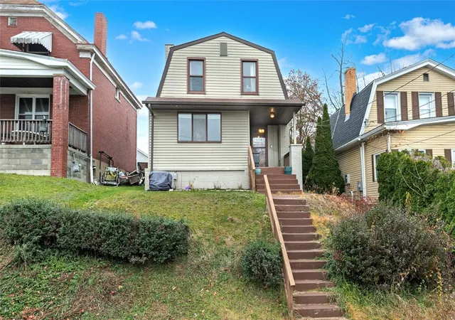 Homes for sale in Overbrook, PA | 90 Briggs St, Overbrook, PA 15234 | MLS# 1762102