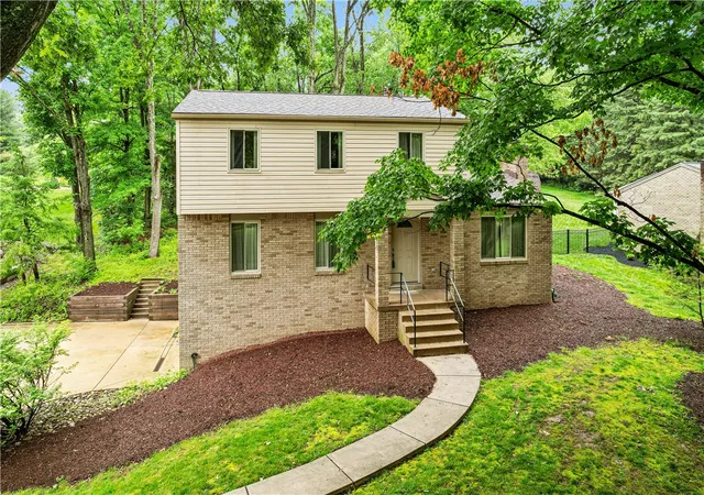 Homes for sale in Murrysville, PA | 3928 Murry Highlands Circle, Murrysville, PA 15668 | MLS# 1762140