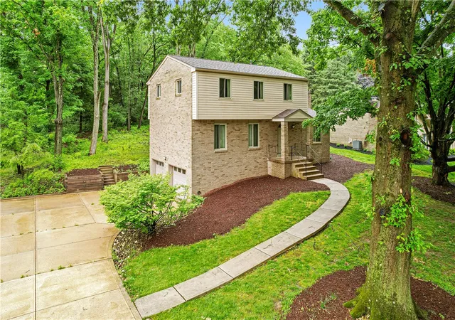 Homes for sale in Murrysville, PA | 3928 Murry Highlands Circle, Murrysville, PA 15668 | MLS# 1762140