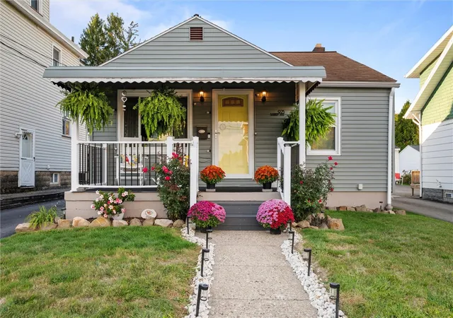 Homes for sale in New Castle, PA | 925 Warren Avenue, New Castle, PA 16101 | MLS# 1761884
