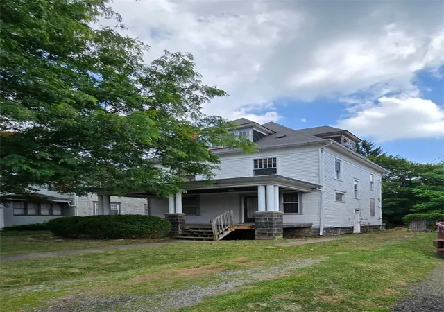 Photo 2 of Sale Pending at 1708 Highland Ave, New Castle, PA 16105 | MLS# 1762090 | Listing updated on 2026-07-20