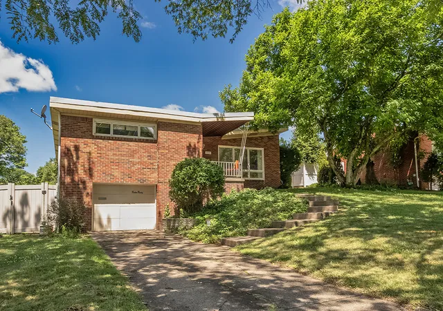 2nd image of 1230 Northwestern Dr, Monroeville, PA 15146 | MLS# 1762191