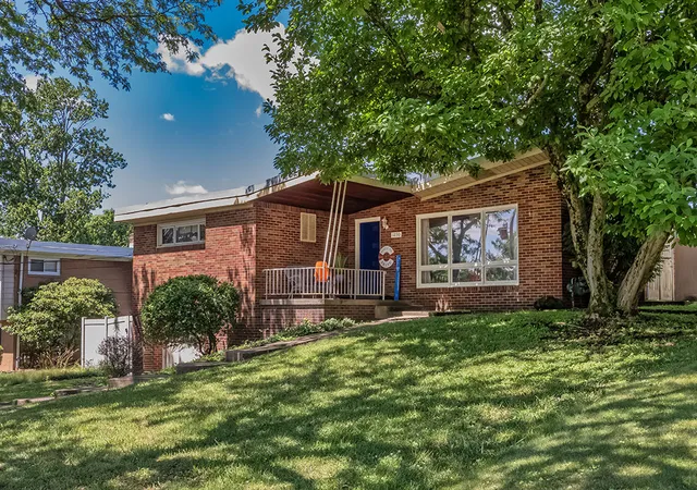 3rd image of 1230 Northwestern Dr, Monroeville, PA 15146 | MLS# 1762191