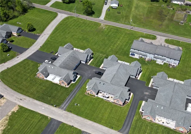 2nd image of 105 White Fox Ct, Ellwood City, PA 16117