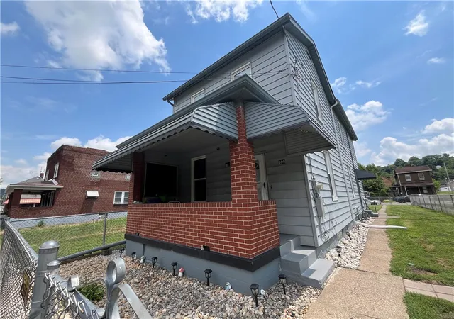 Photo 3 of Single family home for sale at 309 Pine St, Mc Keesport, PA 15132 | MLS# 1762179 | Listing updated on 2026-07-23