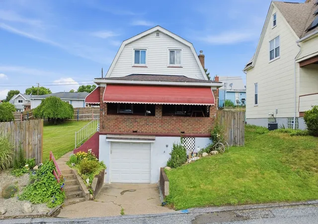 Photo 2 of Single family home for sale at 427 Lemon Ave, Mc Keesport, PA 15132 | MLS# 1761950 | Listing updated on 2026-07-06