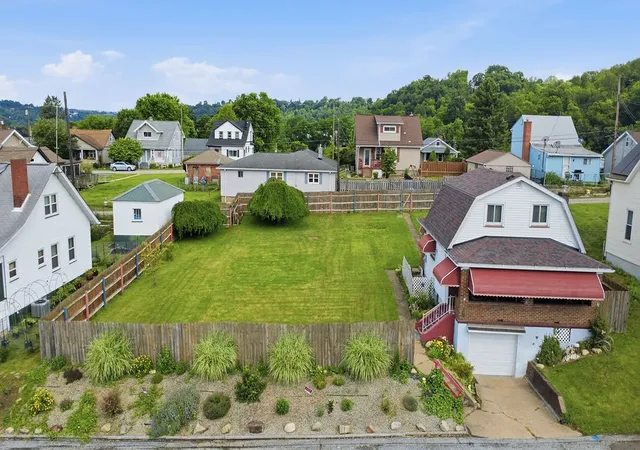 Photo 3 of Single family home for sale at 427 Lemon Ave, Mc Keesport, PA 15132 | MLS# 1761950 | Listing updated on 2026-07-06
