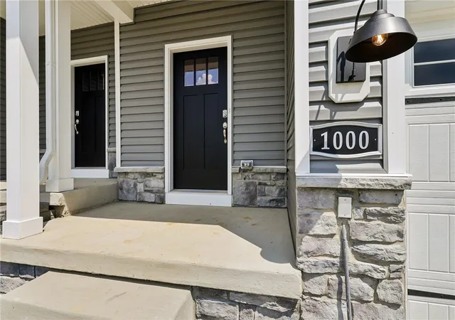 2nd image of 153 Sweetwater Dr, Coraopolis, PA 15108 | MLS# 1762213
