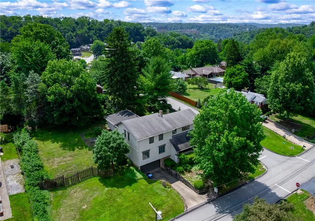 Photo 4 of Sale Pending at 221 Sunset Dr, Pittsburgh, PA 15235 | MLS# 1762220 | Listing updated on 2026-10-06
