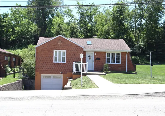 Homes for sale in Whitehall, PA | 390 Streets Run Rd, Whitehall, PA 15236 | MLS# 1762227