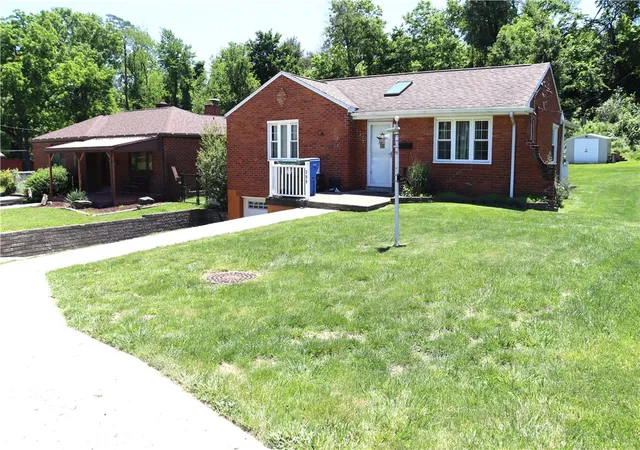 Homes for sale in Whitehall, PA | 390 Streets Run Rd, Whitehall, PA 15236 | MLS# 1762227