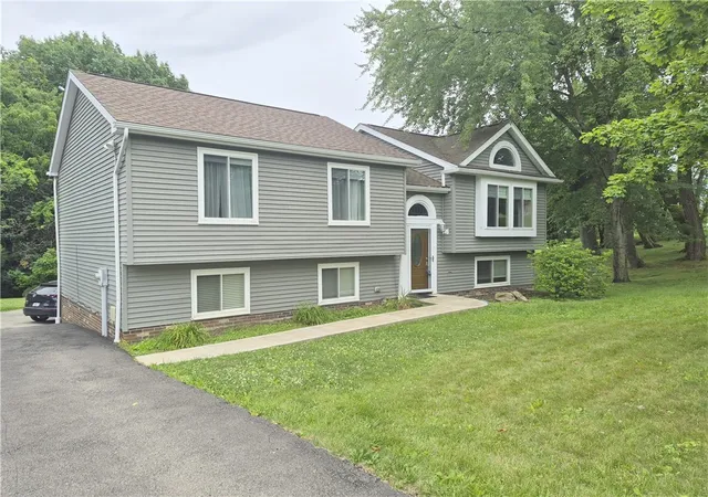 3rd image of 1501 N Randolph Dr, Jefferson Hills, PA 15025 | MLS# 1762233