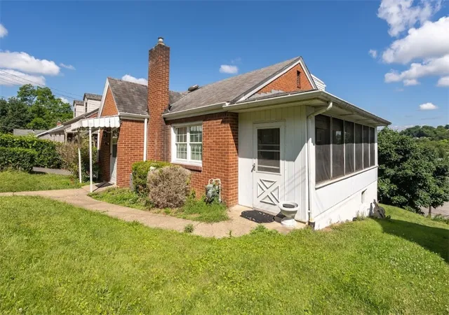 Homes for sale in South Park, PA | 6616 Overlook St, South Park, PA 15129 | MLS# 1762237