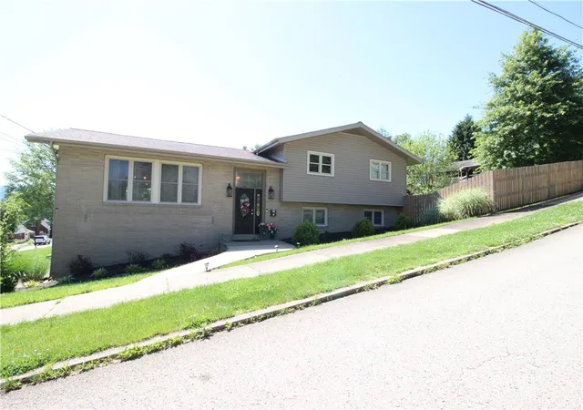 Homes for sale in Uniontown, PA | 100 Nassau St, Uniontown, PA 15401 | MLS# 1762134